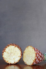 Ananas coupé en deux