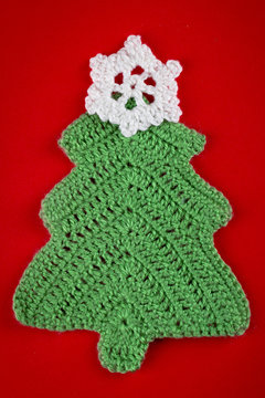 Christmas trees, crochet thread of green on a red background