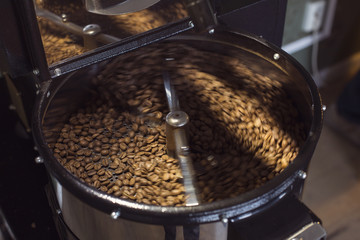 Coffee machine drying the coffee beans