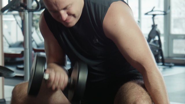 The bodybuilder does exercises for a biceps