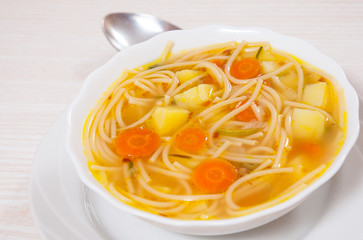 Fresh vegetable soup with noodles