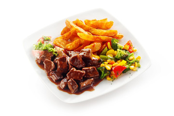 Beef goulash in a rich gravy with mixed veggies