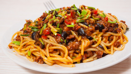 spaghetti with vegetables and minced meat