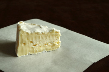 ein stück camenbert pur