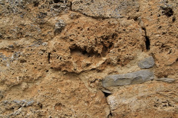 murs du Quercy en moellon de travertin