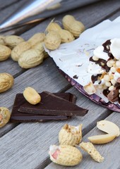 Bitter chocolate and peanuts
