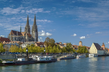 Fototapeta na wymiar view of old town of Regensburg, Germany