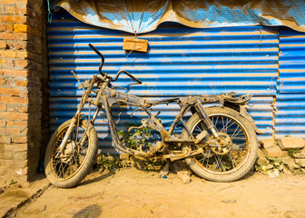 Fototapeta na wymiar Abandoned motorbike frame in Nepal