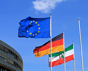 Europa und Deutschland Fahnen mit NRW