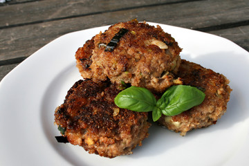 organic lifestyle frikadellen mit lauch und zwiebeln tapas