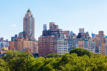 Fototapeta na wymiar Hochhäuser von Manhattan, New York City, über den Baumwipfeln des Central Parks