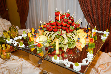 Buffet di dolci e frutta