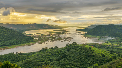 A beautiful sunrise on the Mekong