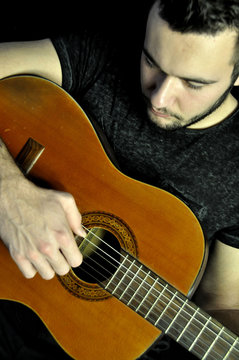 Guitariste acoustique