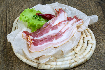 Raw sloced bacon