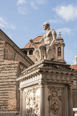 Fototapeta na wymiar Estatua de Giovanni delle bande en Florencia