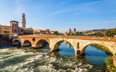 Obraz premium Ponte Pietra (Stone Bridge) in Verona - Italy