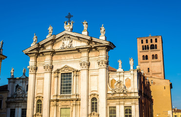 Fototapeta na wymiar View of the Cathedral of Mantua - Italy