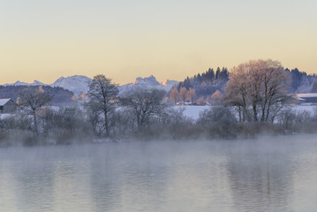 morgendliche Fr&uuml;hwinter-Impressionen im Voralpenland