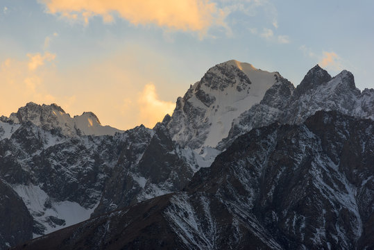 8000Er Bilder – Durchsuchen 1,431 Archivfotos, Vektorgrafiken und ...
