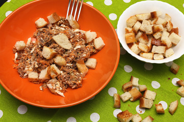 tuna salad with bread croutons