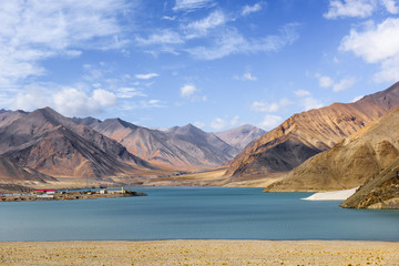 Landscape of Mountain and Lake around Muztagh Ata and Karakuli Lake, Pamir Mountains, Kasgar, Xinjiang, China