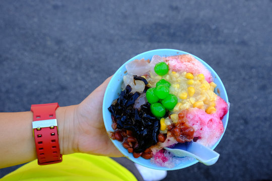 Eat Ice Kacang At The Famous Road