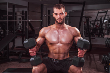 Fototapeta na wymiar Handsome muscular man in the gym.