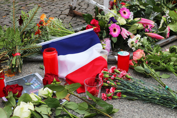 hommage aux victimes françaises