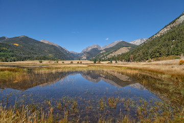 Fototapeta na wymiar Rocky Mountain Fall Reflection