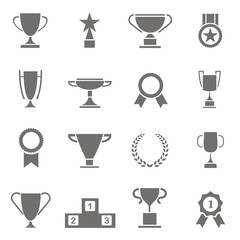 Conjunto de iconos de trofeos, premios, condecoraciones y medallas sobre fondo blanco © imaagio.stock