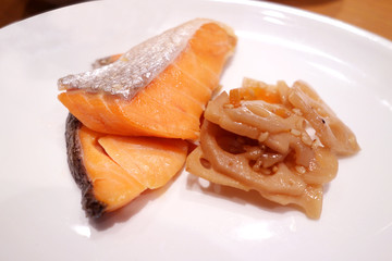 朝食