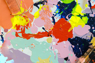 Close up of colorful dirty used color plate
