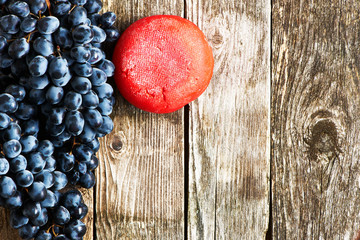 Fresh grapes and cheese