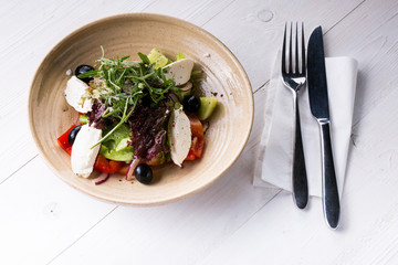 Vegetable salad with cheese