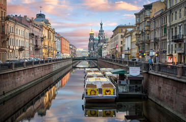 Пока все лодки спят While all boats sleep