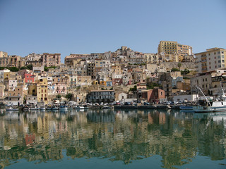 Fototapeta na wymiar Sicile, Miroir de Scicca dans le port