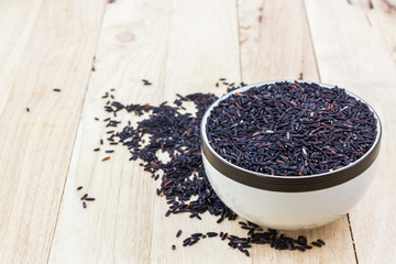 Rice berry in a bowl.