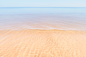 Obraz na płótnie Canvas Transparent sea waves