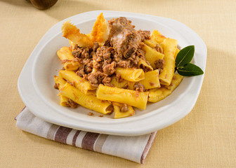 Maccheroni con sugo di suino