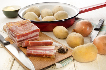 Ingredients to make fried potatoes