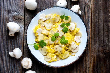 Scrambled eggs with mushroom and Coriander