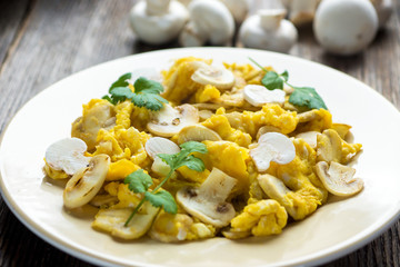 Scrambled eggs with mushroom and Coriander