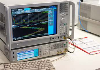 Signal analyser with real-time