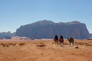 Fototapeta premium Jordanie, nomades dans le désert du Wadi Rum