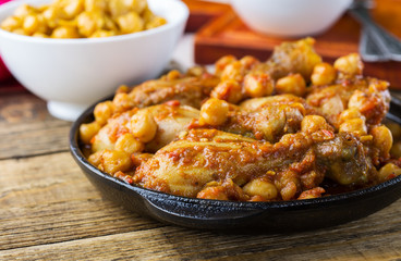 Chicken drumsticks curry with chickpeas and brown rice