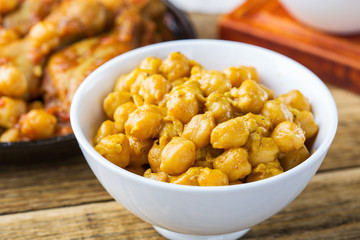Chickpeas and chicken drumsticks curry