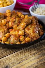 Chicken drumsticks curry with chickpeas and brown rice