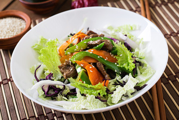 Fresh salad with beef and vegetables