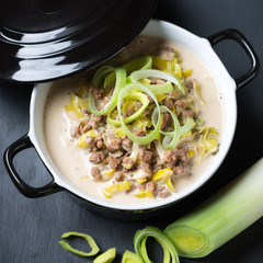 Vegane Lauchcremesuppe mit Sojaschnetzeln